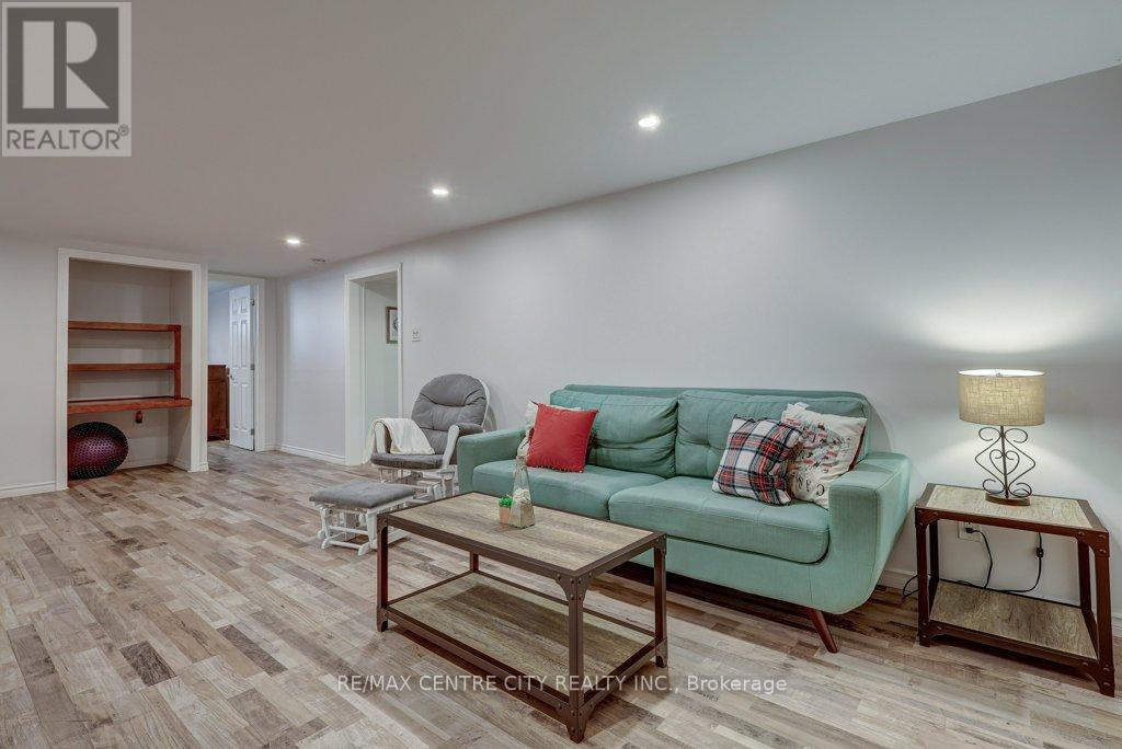 Photo 13 of 23 for 96 Treelawn Avenue