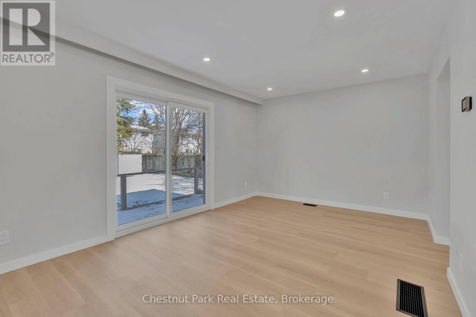 516 Tenth Street, Collingwood, Ontario  L9Y 2H3 - Photo 11 - S12042704