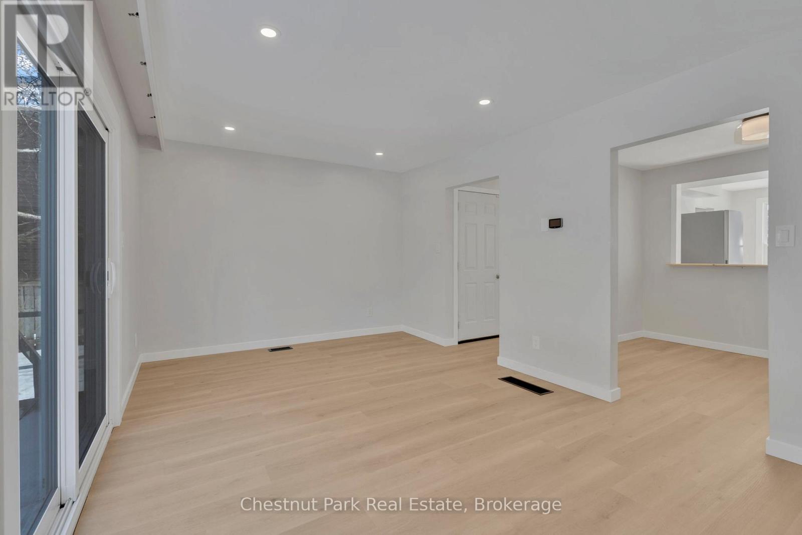 516 Tenth Street, Collingwood, Ontario  L9Y 2H3 - Photo 12 - S12042704