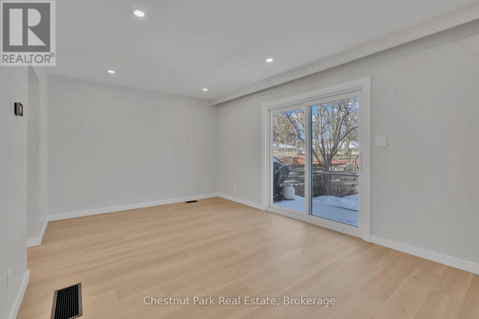 516 Tenth Street, Collingwood, Ontario  L9Y 2H3 - Photo 14 - S12042704