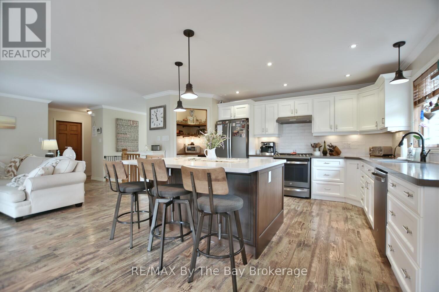 439 Robinson Road, Wasaga Beach, Ontario  L9Z 2Z4 - Photo 13 - S12042796