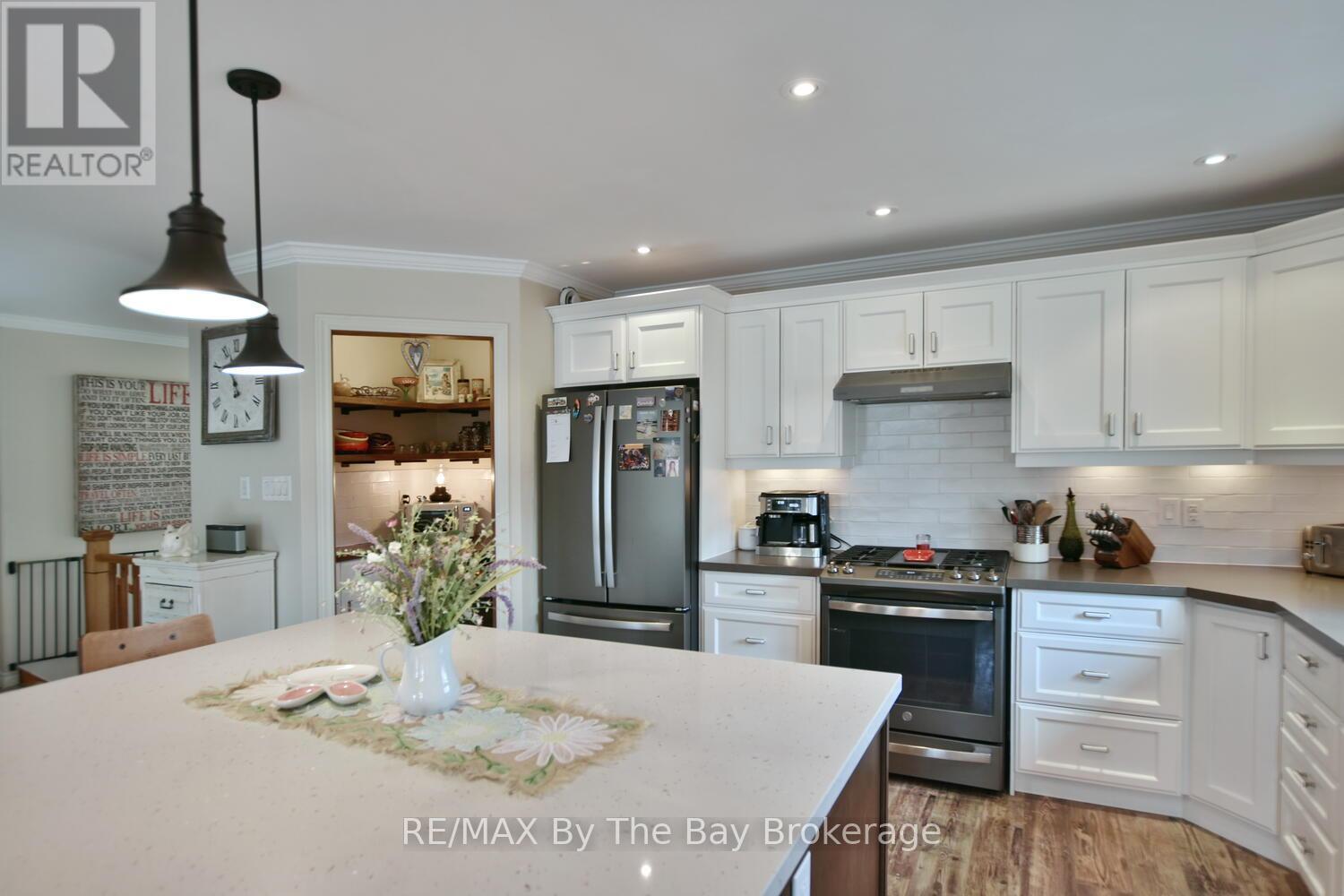 439 Robinson Road, Wasaga Beach, Ontario  L9Z 2Z4 - Photo 14 - S12042796