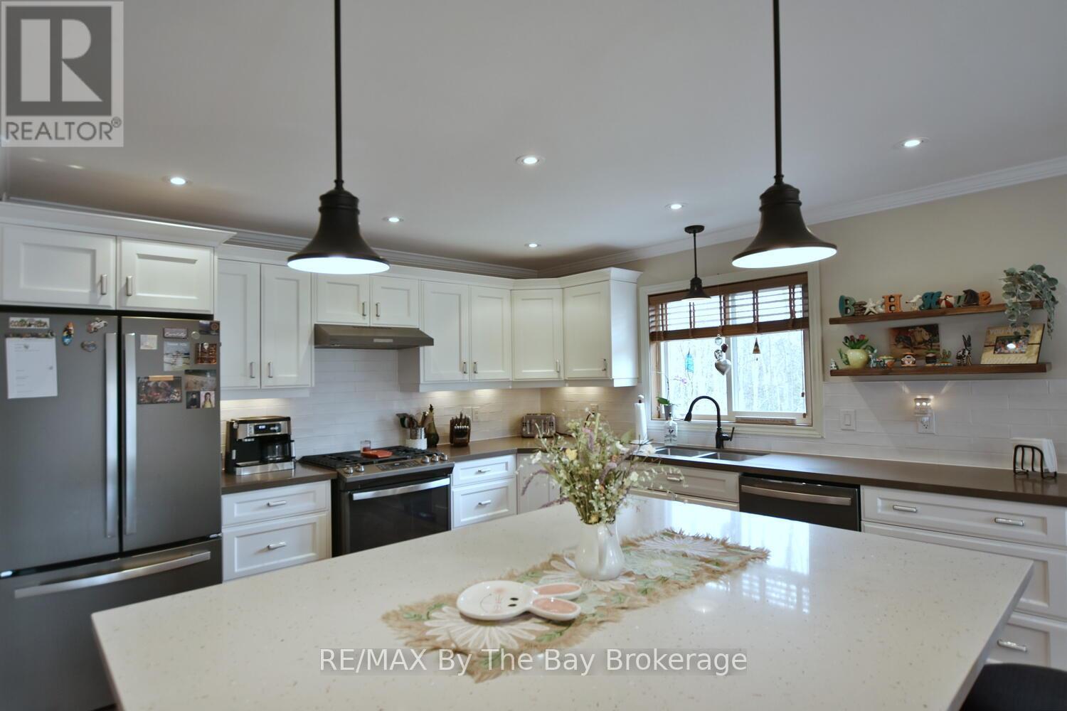 439 Robinson Road, Wasaga Beach, Ontario  L9Z 2Z4 - Photo 15 - S12042796