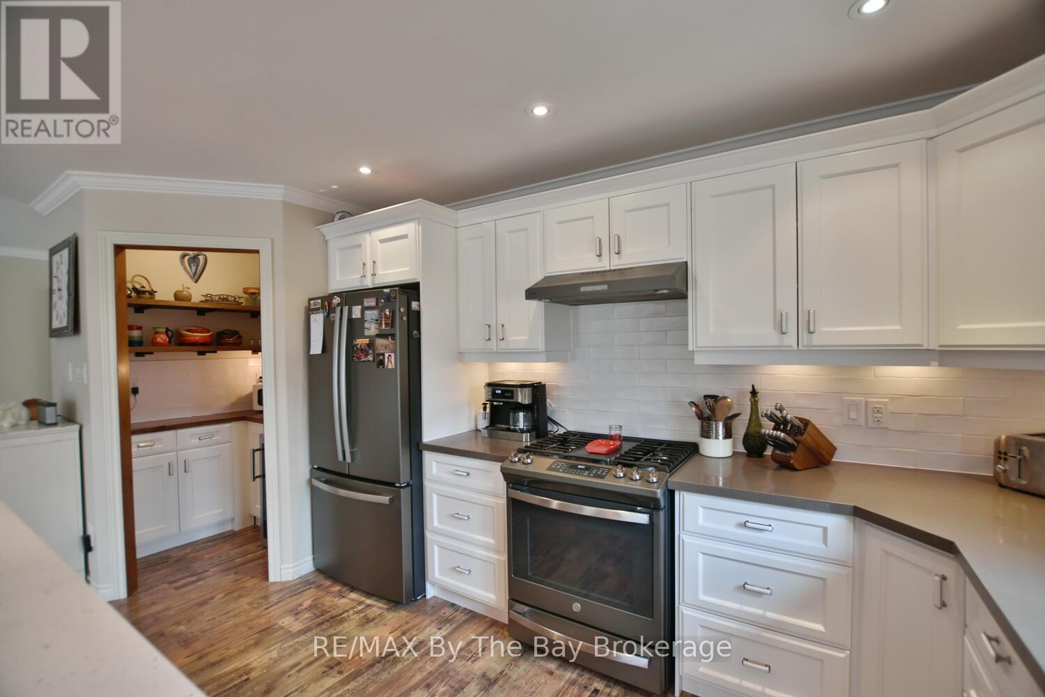 439 Robinson Road, Wasaga Beach, Ontario  L9Z 2Z4 - Photo 17 - S12042796