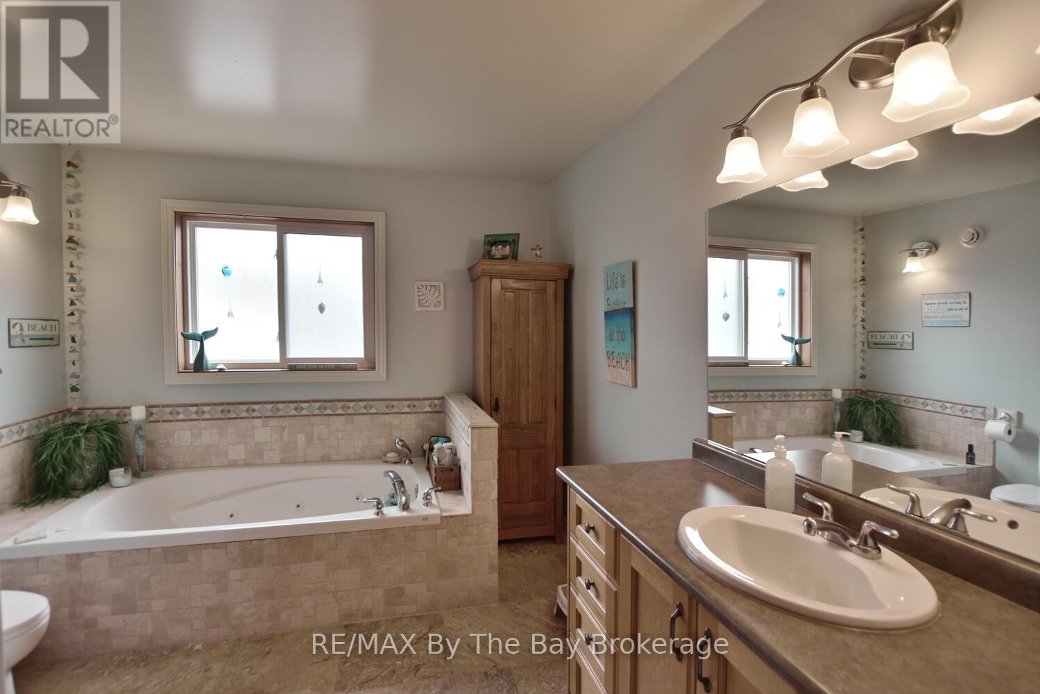 439 Robinson Road, Wasaga Beach, Ontario  L9Z 2Z4 - Photo 22 - S12042796