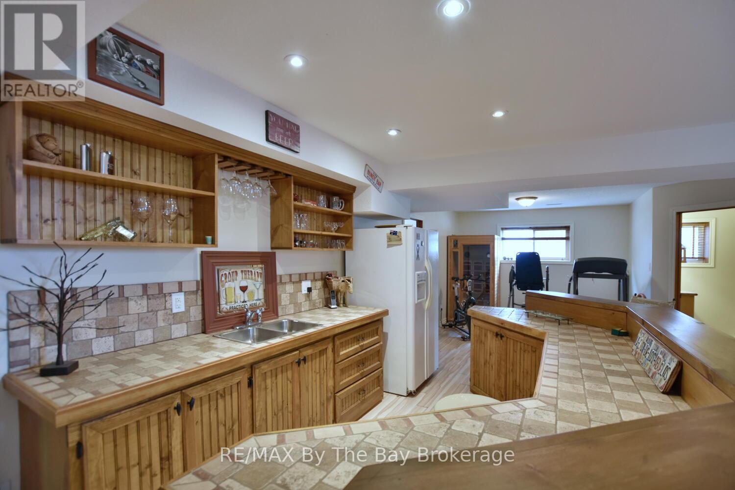 439 Robinson Road, Wasaga Beach, Ontario  L9Z 2Z4 - Photo 32 - S12042796