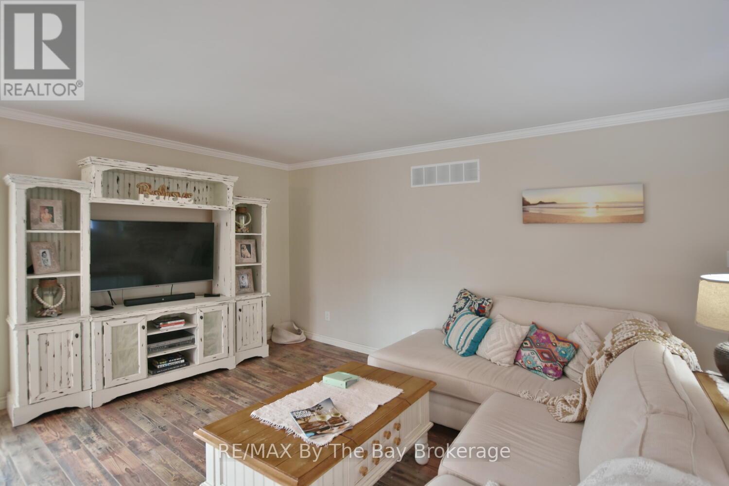 439 Robinson Road, Wasaga Beach, Ontario  L9Z 2Z4 - Photo 7 - S12042796
