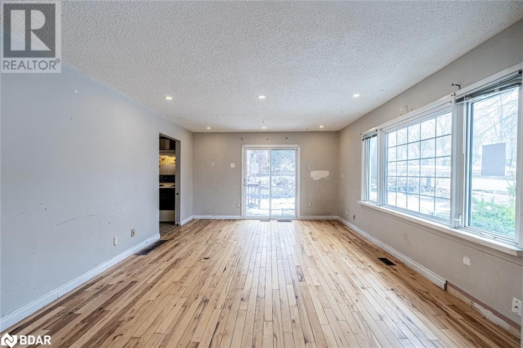 315 Anne Street N, Barrie, Ontario  L4N 5M7 - Photo 4 - 40710237