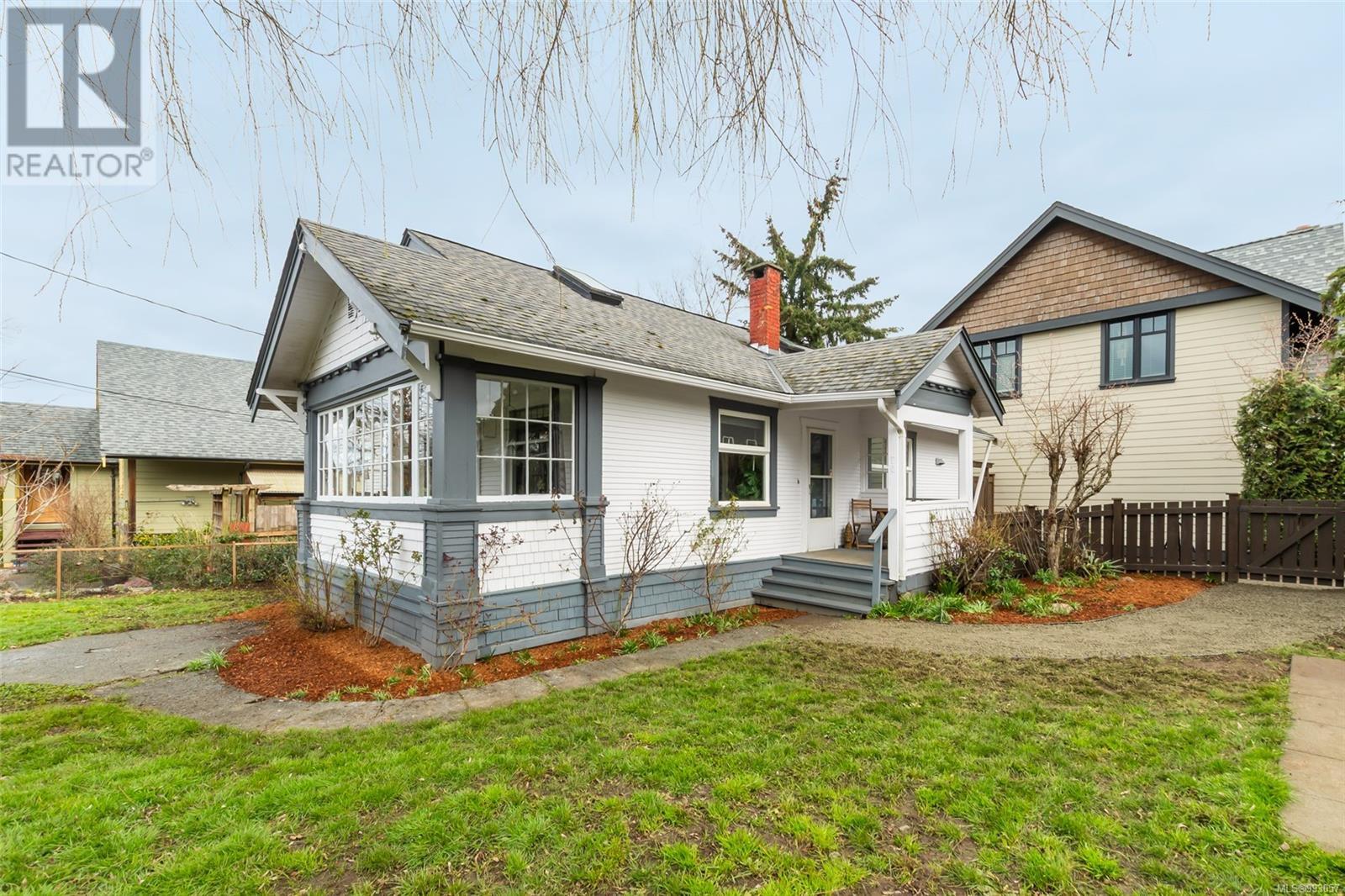 Property at 70 Kennedy St image 2