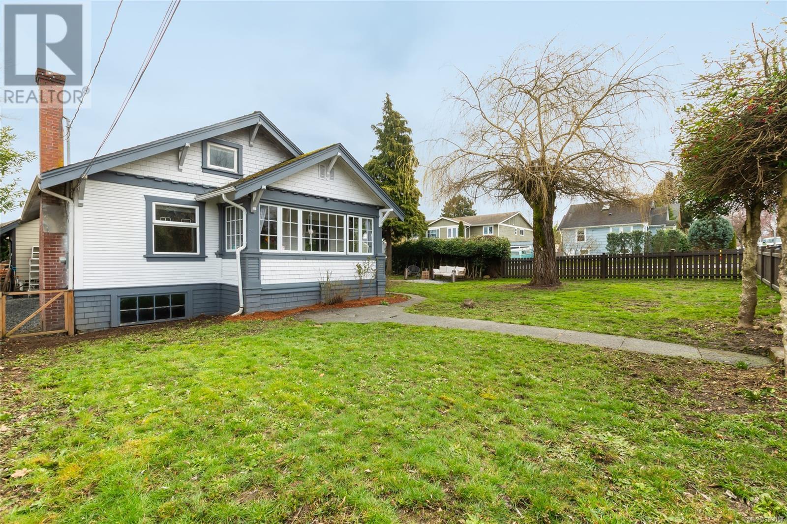Property at 70 Kennedy St image 4
