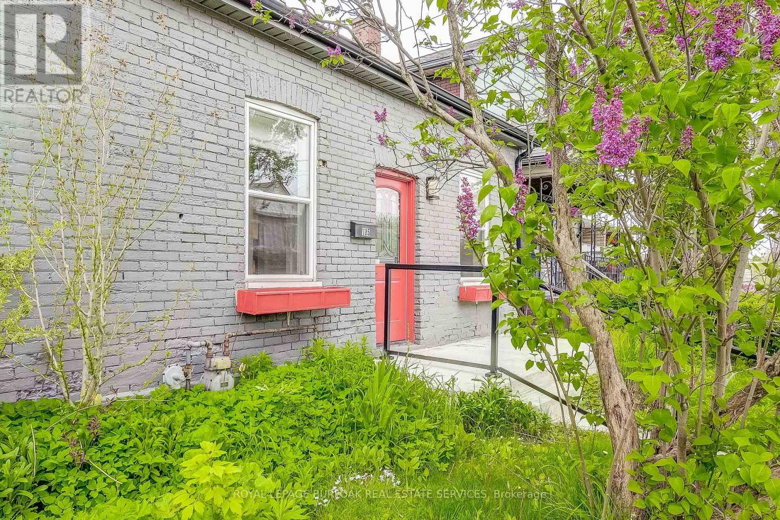 Property at 185 SIMCOE STREET E image 4