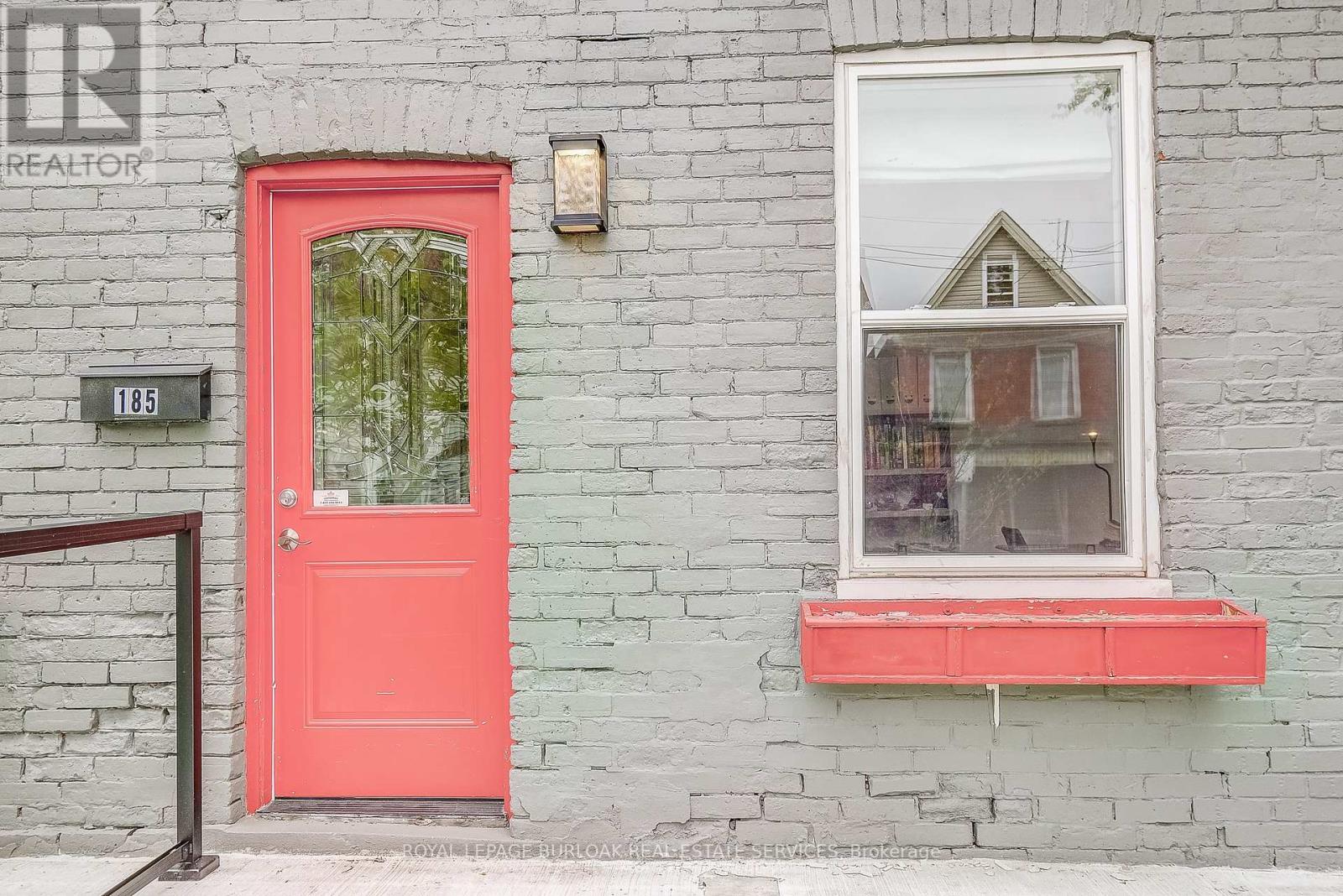 Property at 185 SIMCOE STREET E image 5