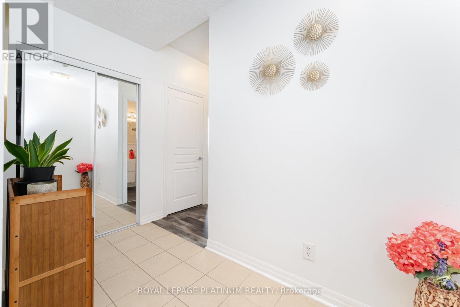 510 - 3515 Kariya Drive, Mississauga, Ontario  L5B 0C1 - Photo 8 - W12042825