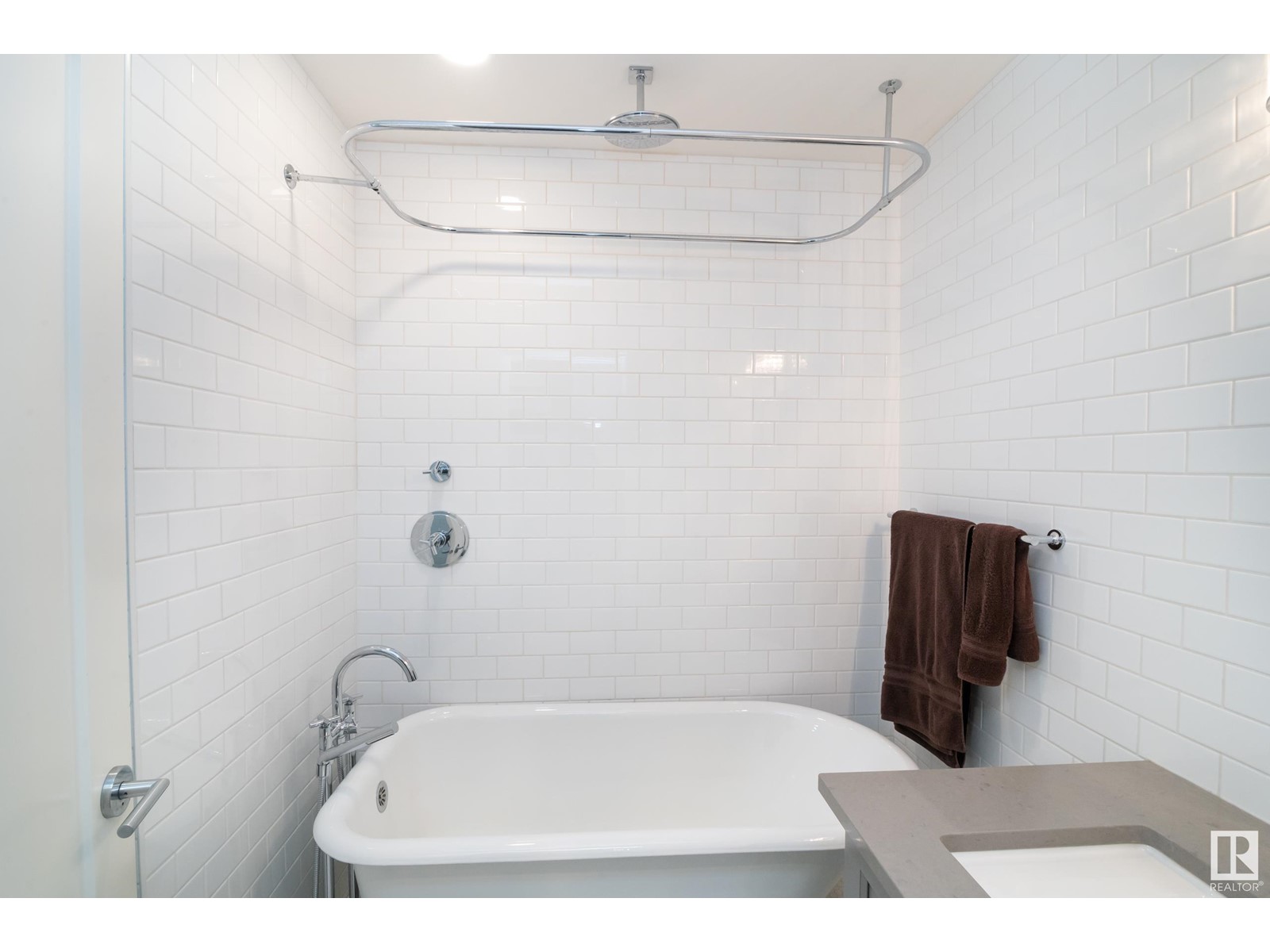 Property at 9629 84 AV NW image 2