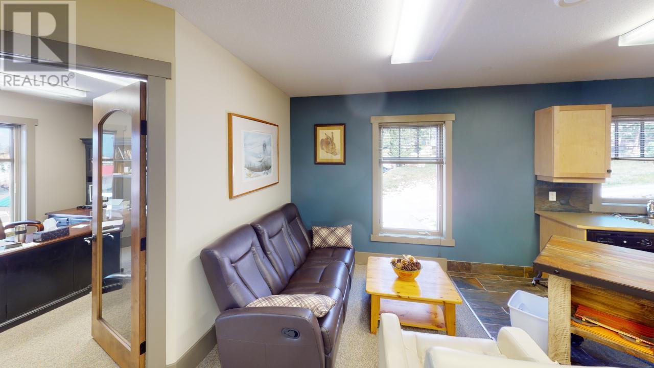 4930 93 Highway, Radium Hot Springs, British Columbia  V0A 1M0 - Photo 11 - 10340181