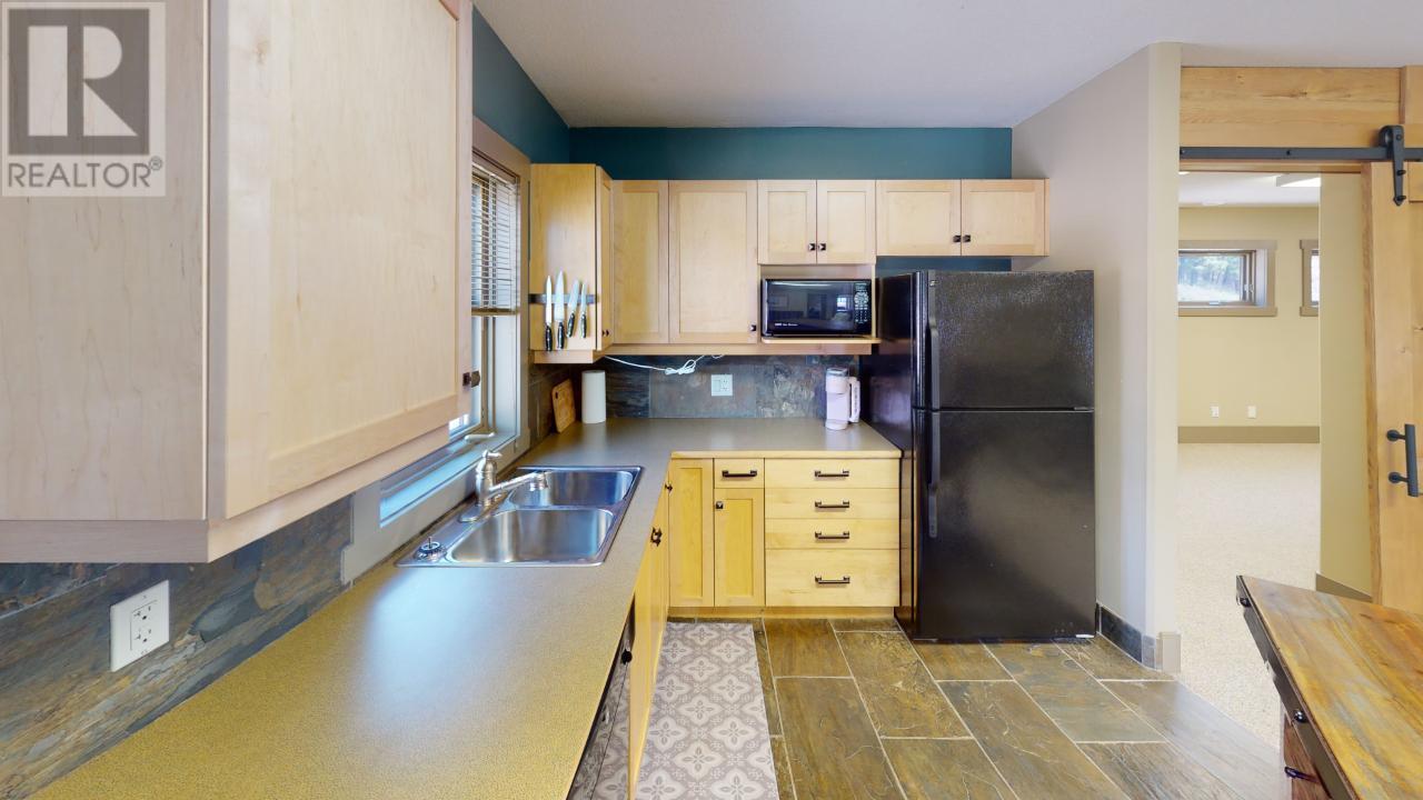 4930 93 Highway, Radium Hot Springs, British Columbia  V0A 1M0 - Photo 14 - 10340181