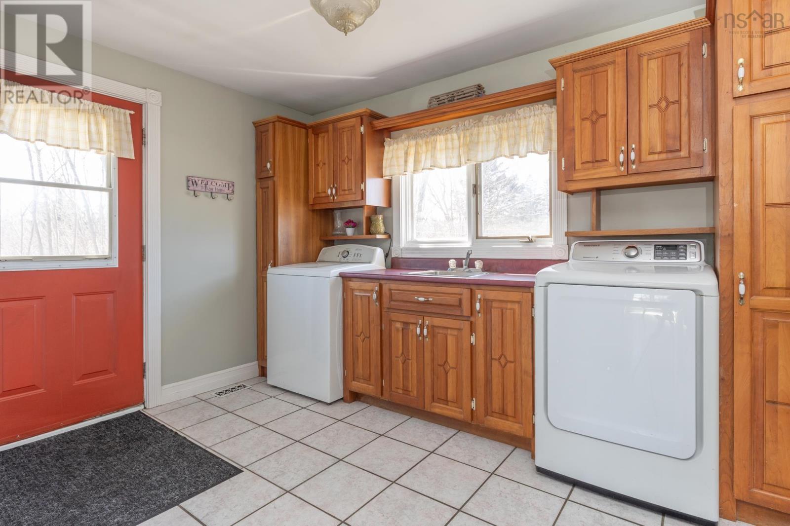 81 Chemin Des Cottreau Road, Wedgeport, Nova Scotia  B0W 3P0 - Photo 3 - 202505877