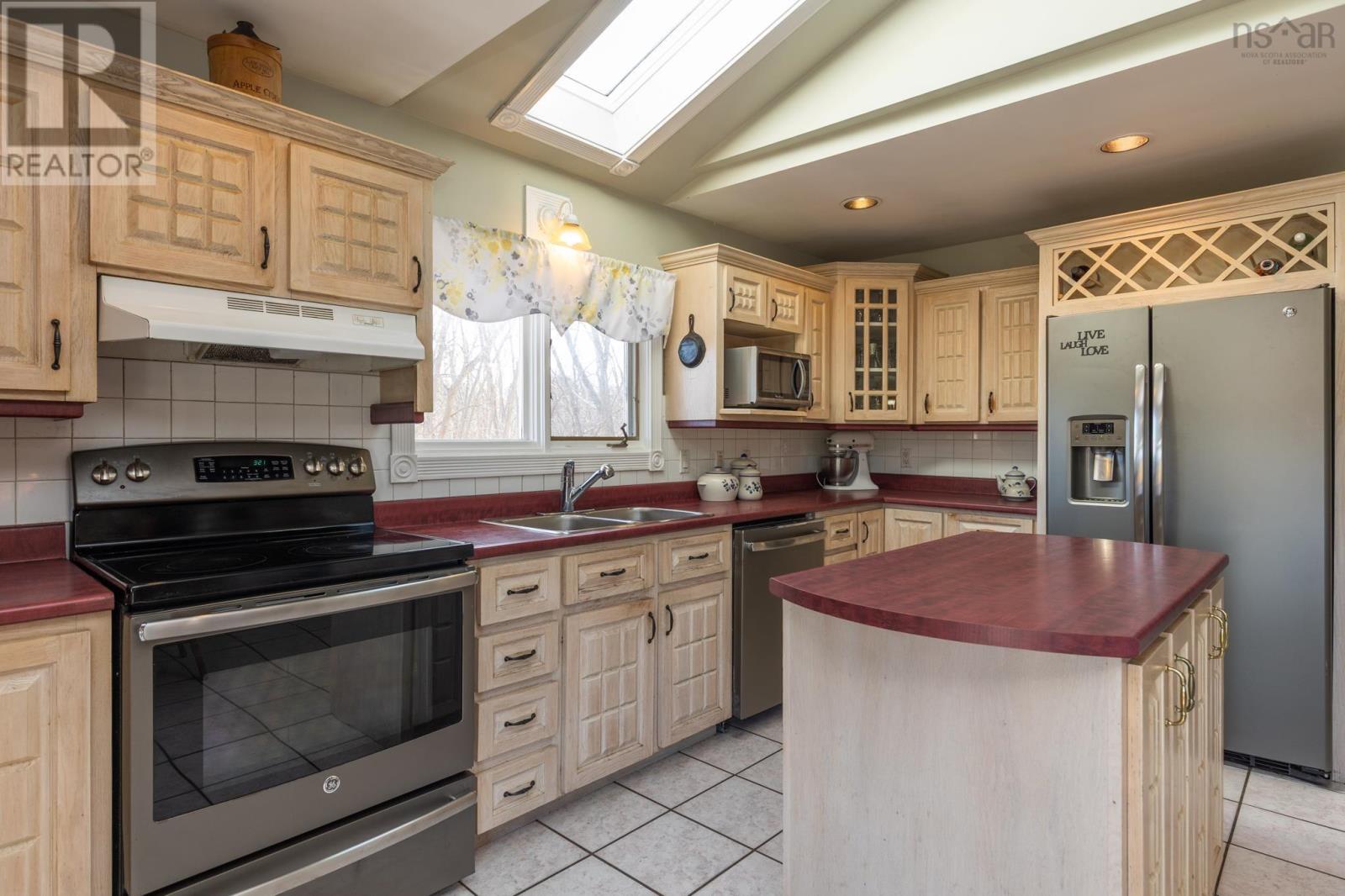 81 Chemin Des Cottreau Road, Wedgeport, Nova Scotia  B0W 3P0 - Photo 4 - 202505877