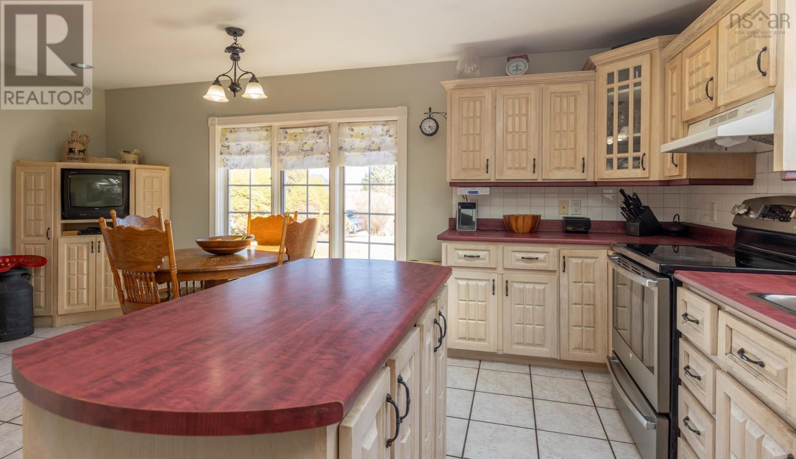 81 Chemin Des Cottreau Road, Wedgeport, Nova Scotia  B0W 3P0 - Photo 5 - 202505877