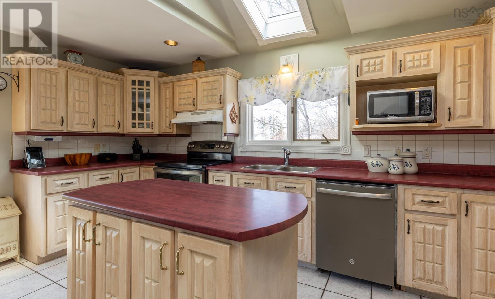 81 Chemin Des Cottreau Road, Wedgeport, Nova Scotia  B0W 3P0 - Photo 6 - 202505877