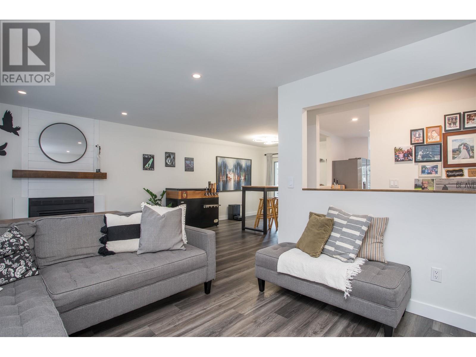 13 1140 Falcon Drive, Coquitlam, British Columbia  V3E 2J6 - Photo 1 - R2981864