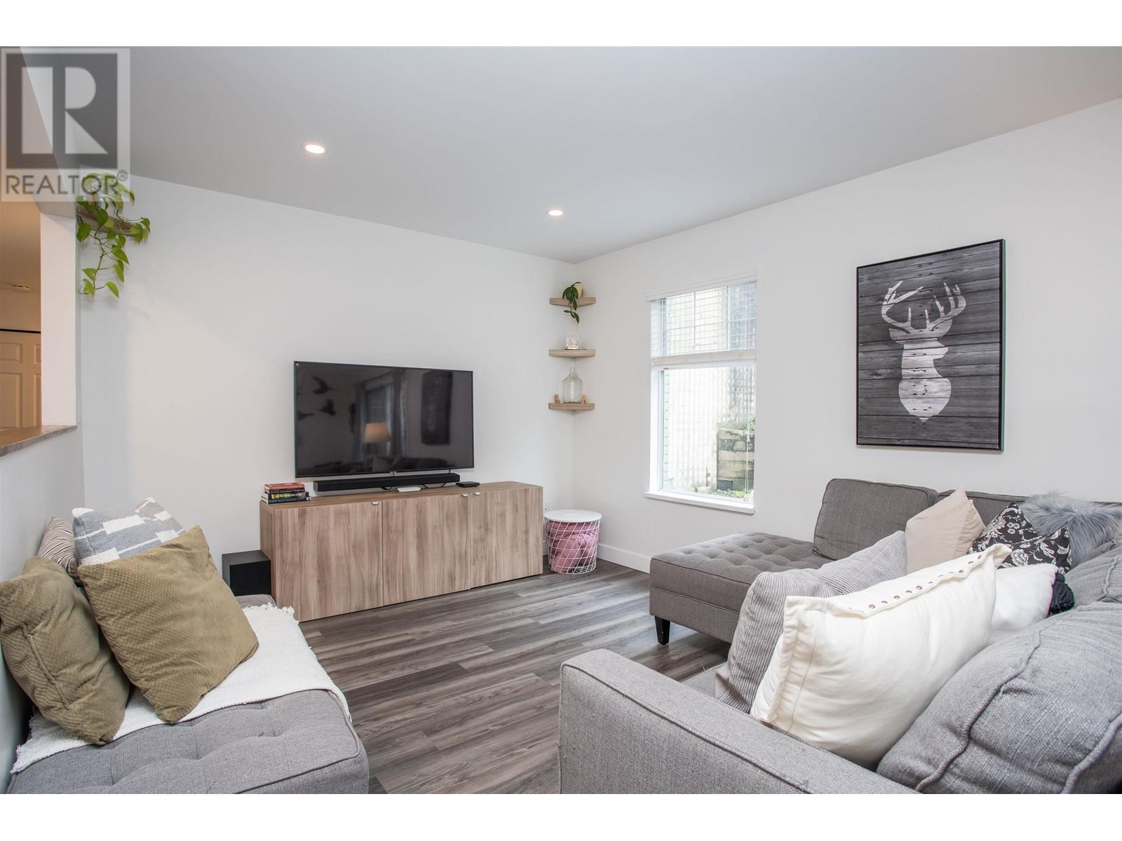 13 1140 Falcon Drive, Coquitlam, British Columbia  V3E 2J6 - Photo 3 - R2981864