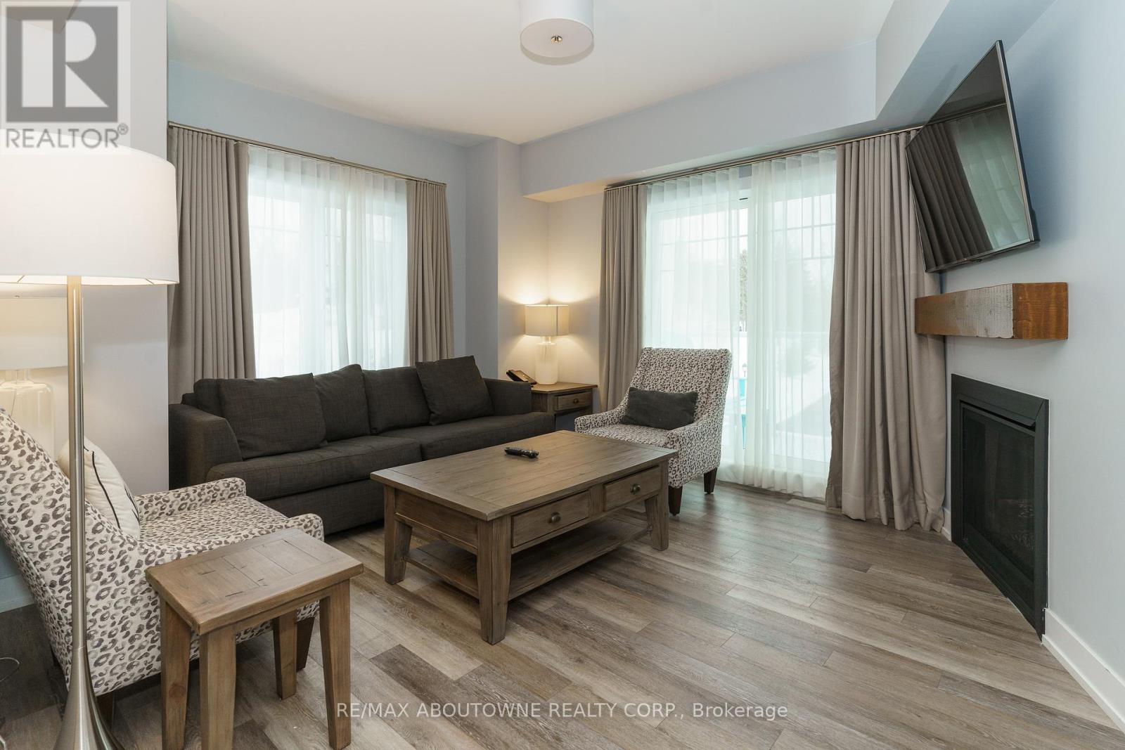 332 - 25 Pen Lake Point Road, Huntsville, Ontario  P1H 1A9 - Photo 2 - X12042882