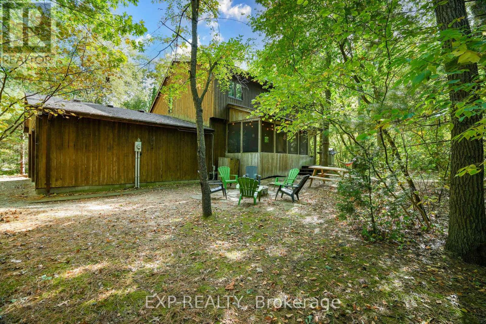 10207 Pinetree Drive, Lambton Shores, Ontario  N0M 1T0 - Photo 10 - X12043060