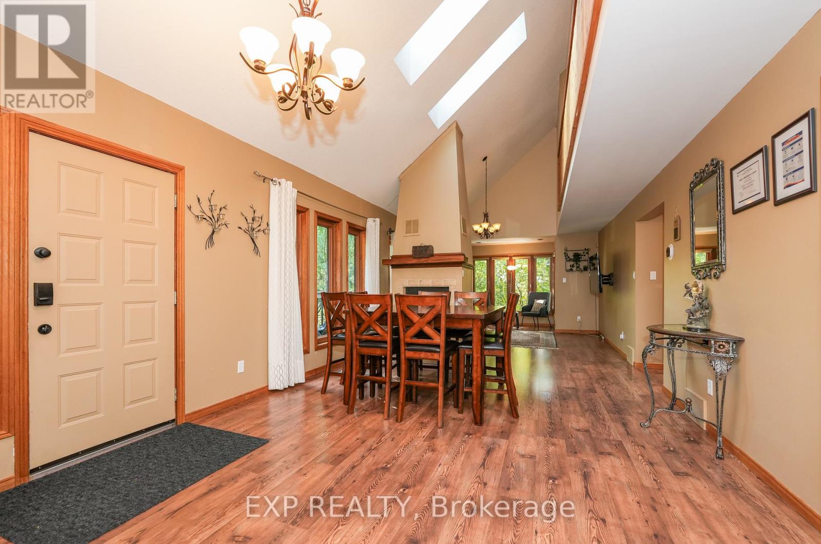 10207 Pinetree Drive, Lambton Shores, Ontario  N0M 1T0 - Photo 11 - X12043060