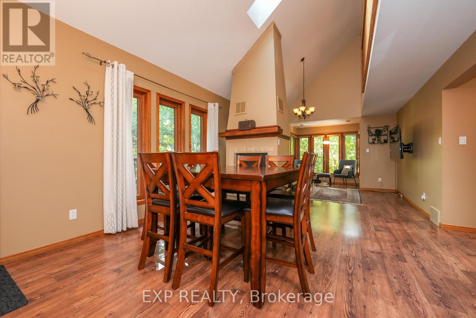 10207 Pinetree Drive, Lambton Shores, Ontario  N0M 1T0 - Photo 12 - X12043060