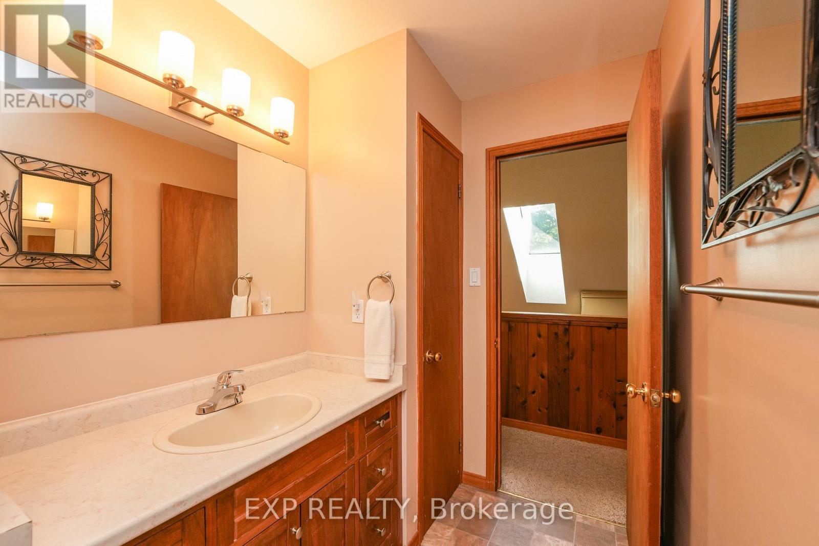 10207 Pinetree Drive, Lambton Shores, Ontario  N0M 1T0 - Photo 30 - X12043060