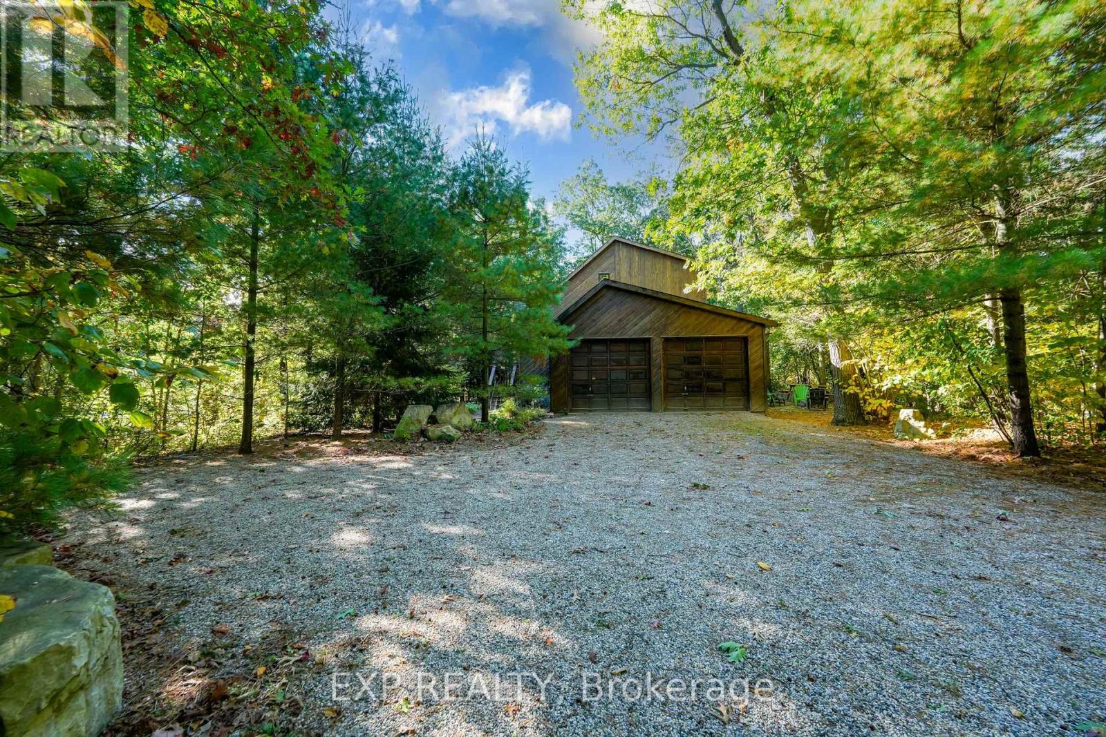 10207 Pinetree Drive, Lambton Shores, Ontario  N0M 1T0 - Photo 40 - X12043060