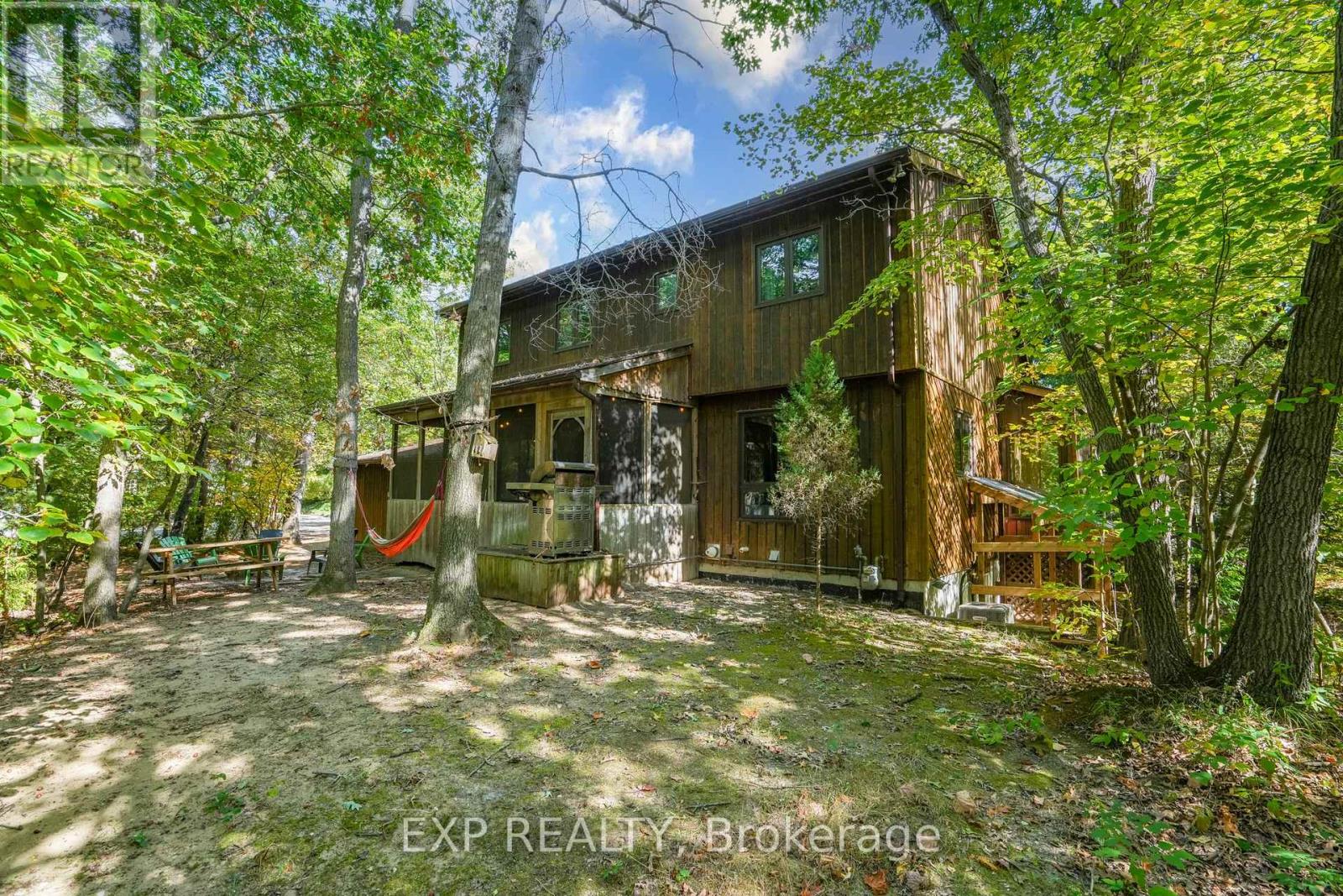 10207 Pinetree Drive, Lambton Shores, Ontario  N0M 1T0 - Photo 5 - X12043060