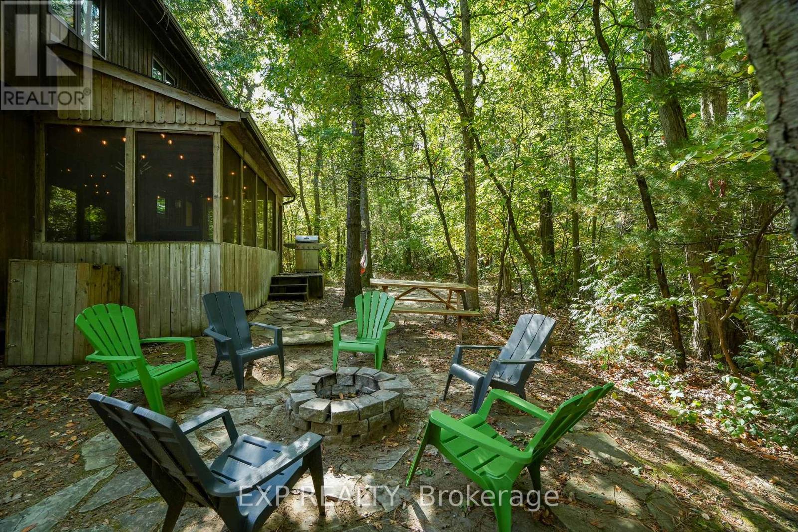 10207 Pinetree Drive, Lambton Shores, Ontario  N0M 1T0 - Photo 9 - X12043060