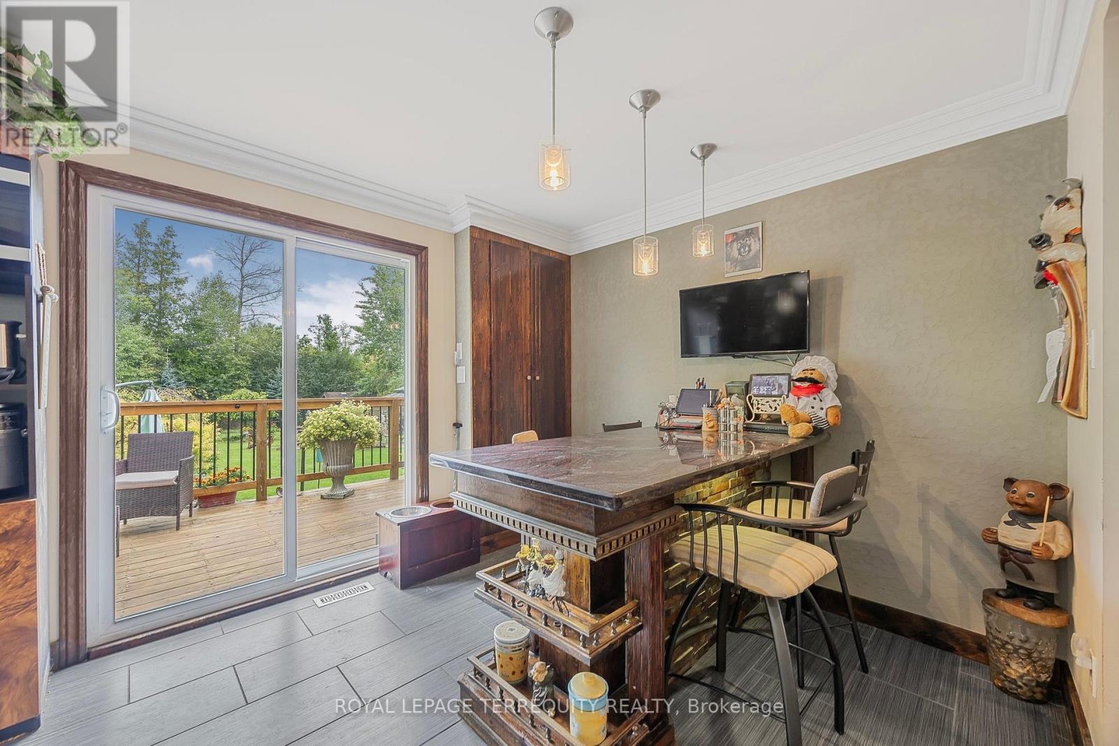 2211 Mildred Avenue, Innisfil, Ontario  L9S 2B9 - Photo 12 - N12040826