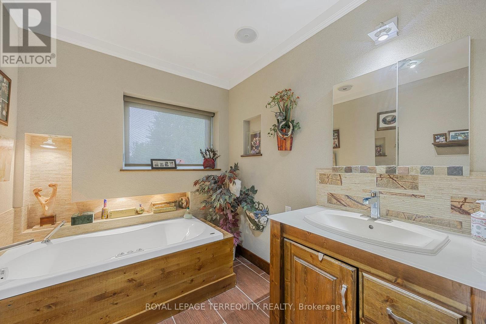 2211 Mildred Avenue, Innisfil, Ontario  L9S 2B9 - Photo 28 - N12040826
