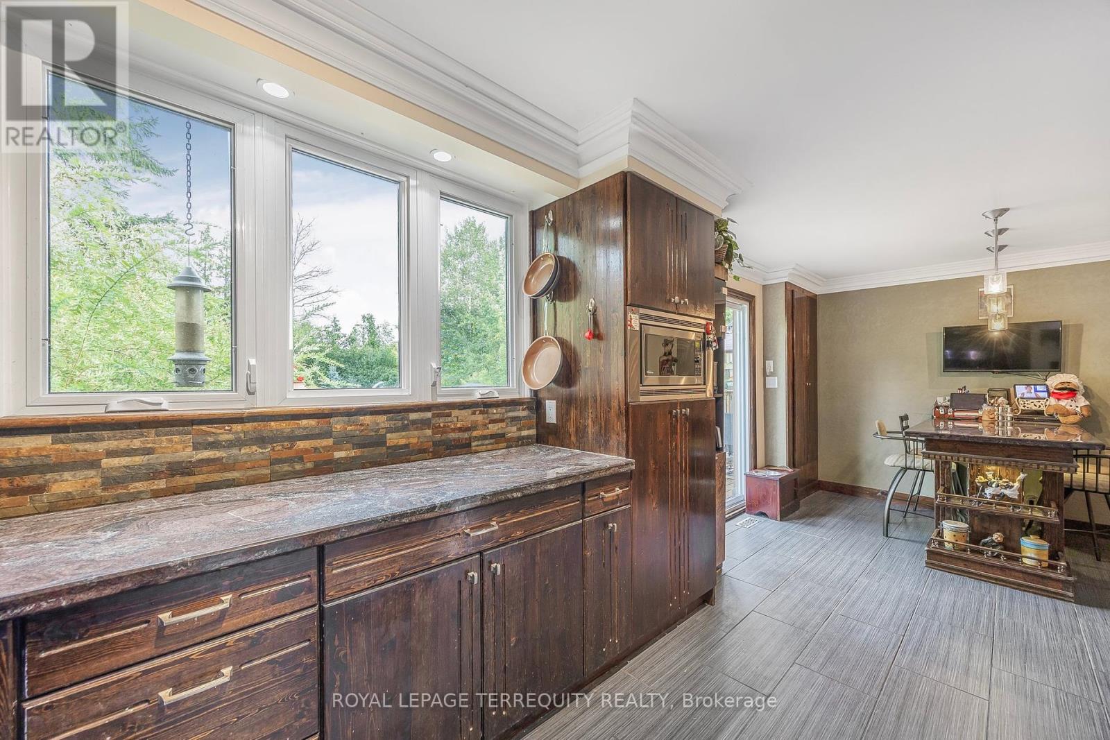 2211 Mildred Avenue, Innisfil, Ontario  L9S 2B9 - Photo 8 - N12040826