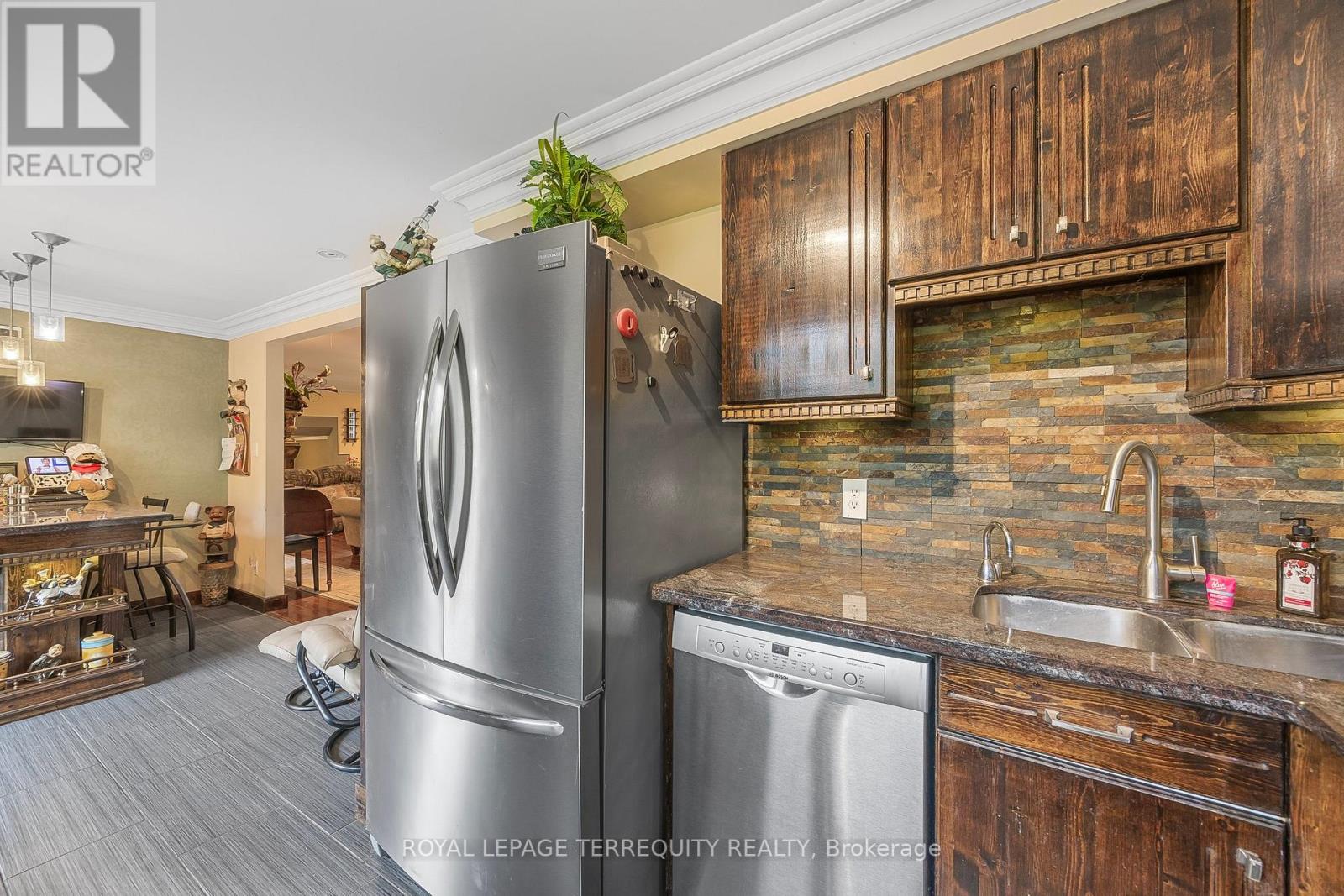 2211 Mildred Avenue, Innisfil, Ontario  L9S 2B9 - Photo 9 - N12040826