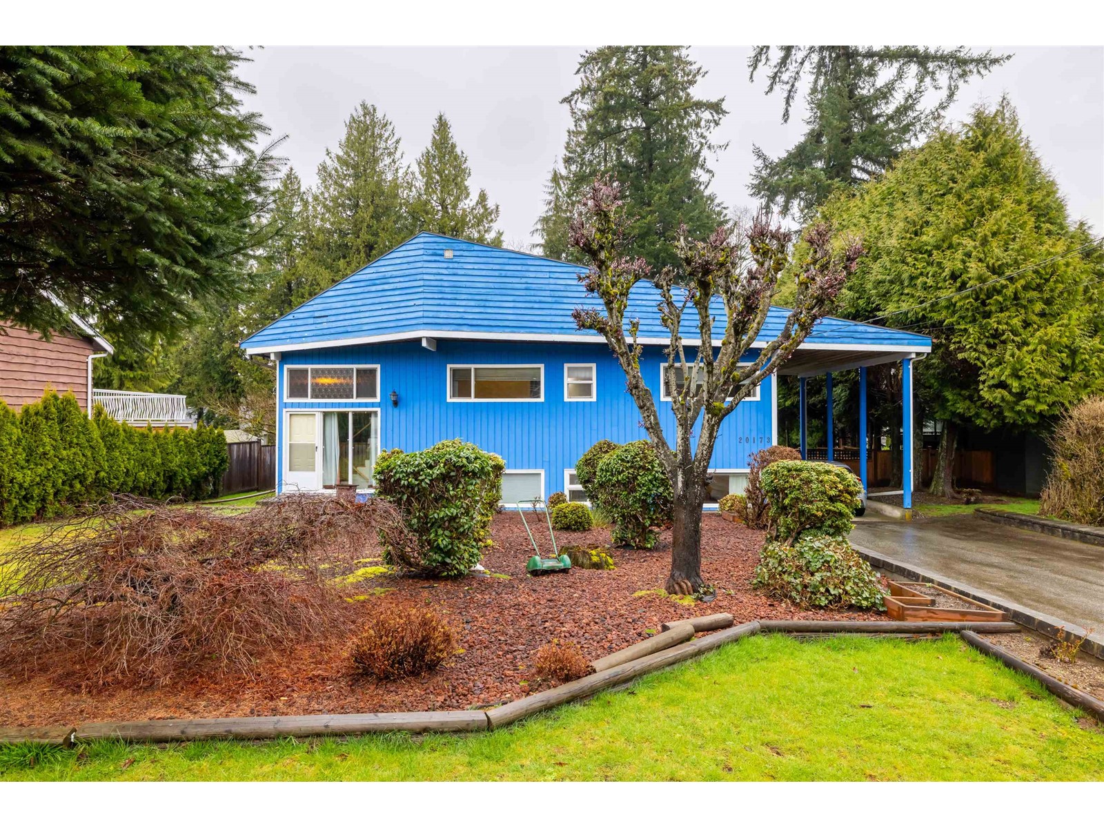 Property at 20173 48 AVENUE image 2