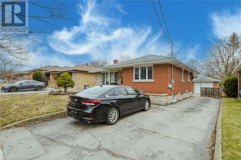 Property at 9 CALGARY Avenue image 3