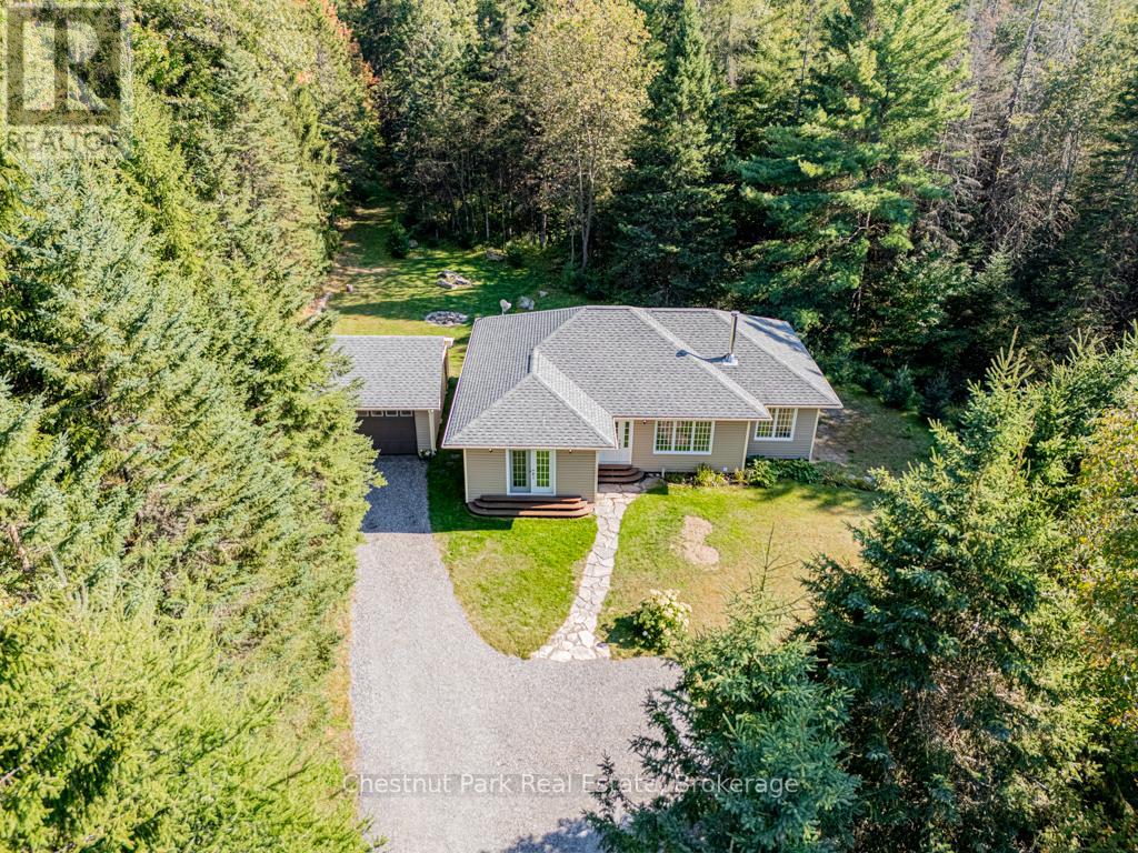 2253 Lone Pine Drive, Huntsville, Ontario  P0B 1L0 - Photo 2 - X12043072