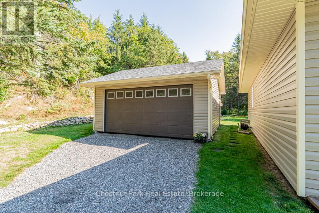 2253 Lone Pine Drive, Huntsville, Ontario  P0B 1L0 - Photo 26 - X12043072