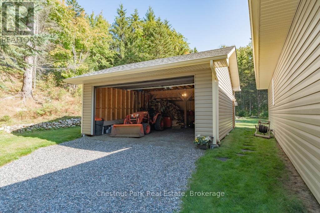2253 Lone Pine Drive, Huntsville, Ontario  P0B 1L0 - Photo 27 - X12043072