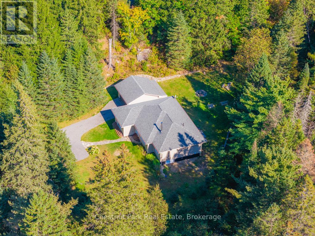 2253 Lone Pine Drive, Huntsville, Ontario  P0B 1L0 - Photo 3 - X12043072
