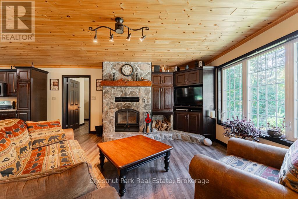 2253 Lone Pine Drive, Huntsville, Ontario  P0B 1L0 - Photo 4 - X12043072