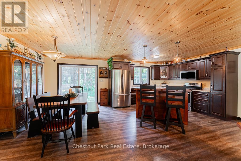 2253 Lone Pine Drive, Huntsville, Ontario  P0B 1L0 - Photo 8 - X12043072