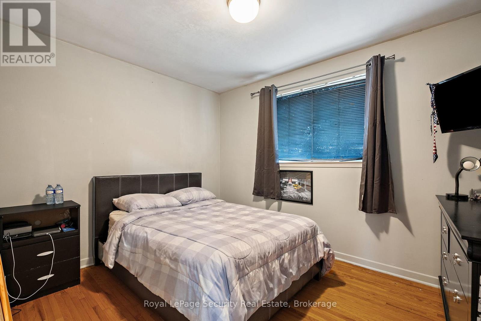 Property at 27 BELLEGLADE COURT N image 5