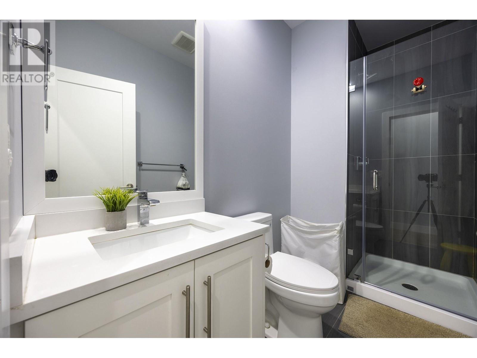 7588 13th Street, Burnaby, British Columbia  V3N 0H3 - Photo 13 - R2982177