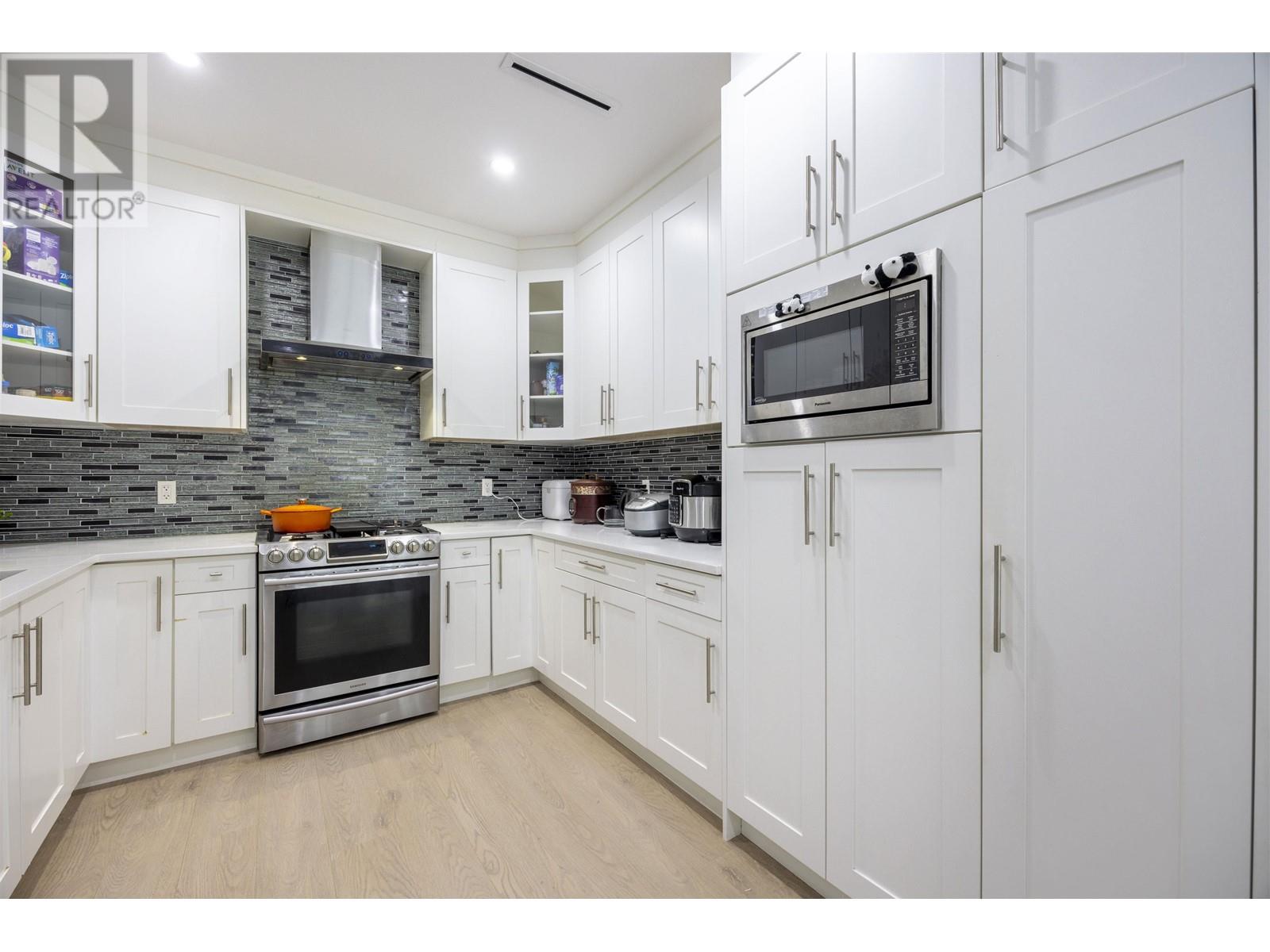7588 13th Street, Burnaby, British Columbia  V3N 0H3 - Photo 8 - R2982177
