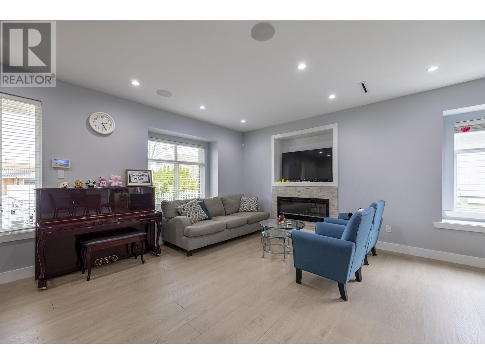 7588 13th Street, Burnaby, British Columbia  V3N 0H3 - Photo 4 - R2982177